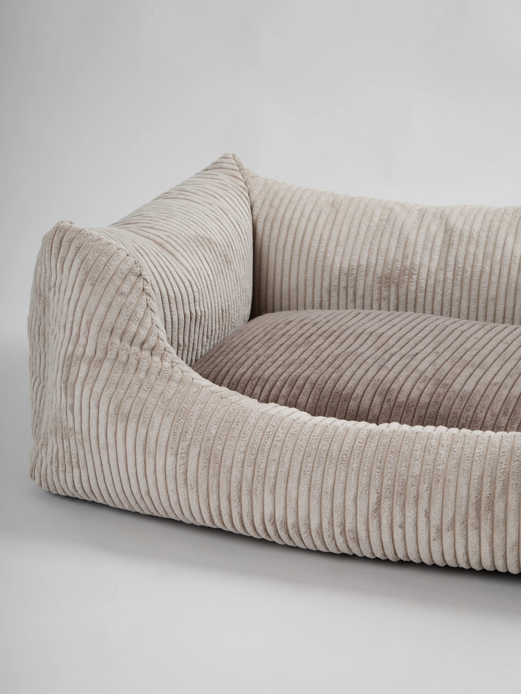 OSCAR Velvet Dog Bed Cappuccino
