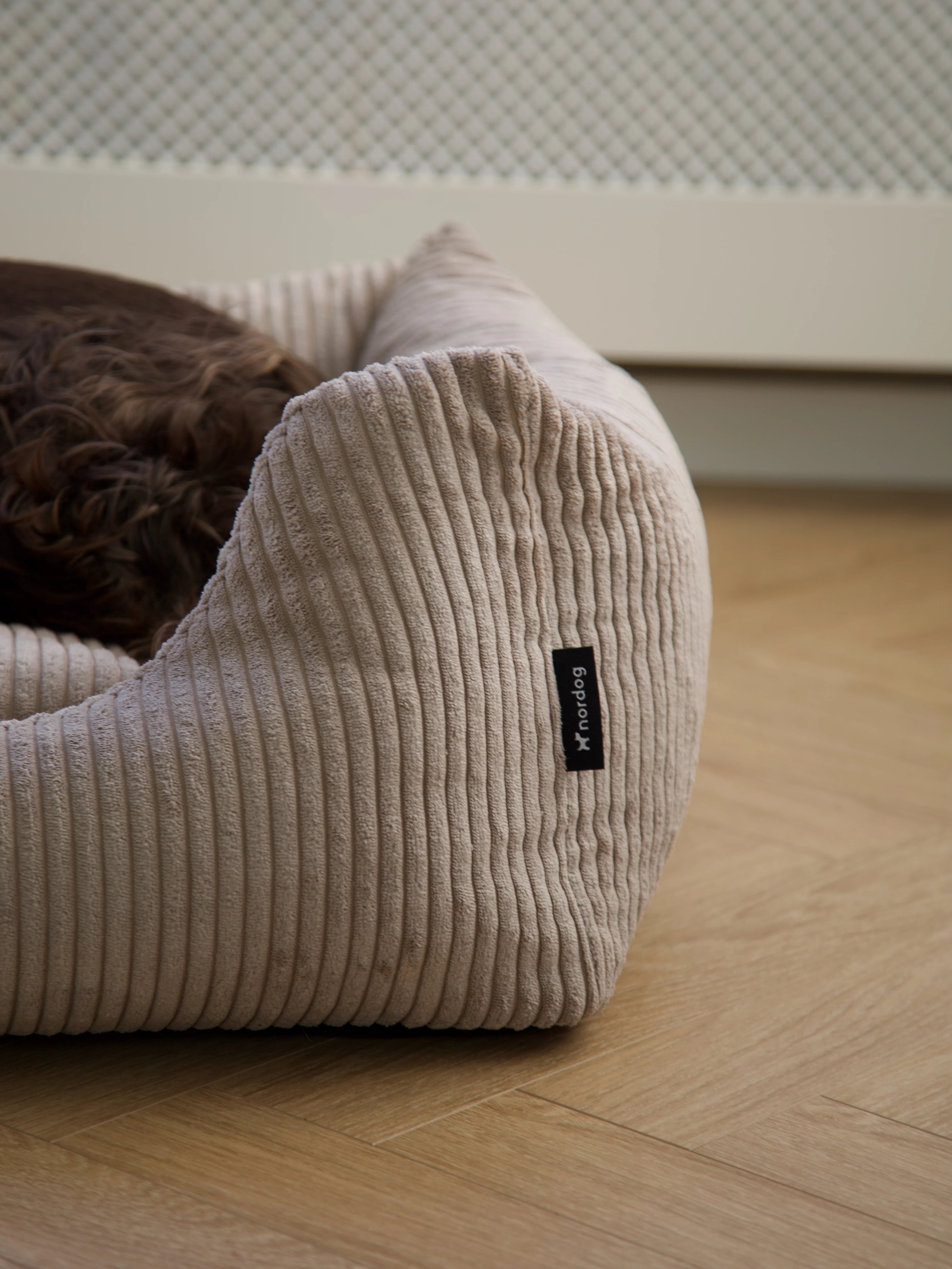 OSCAR Velvet Dog Bed Cappuccino