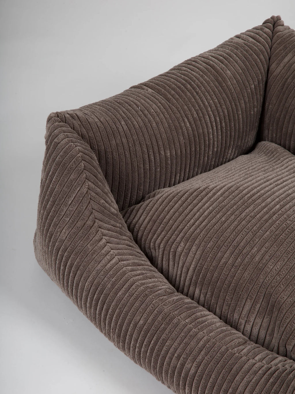 OSCAR Velvet Dog Bed Mocca