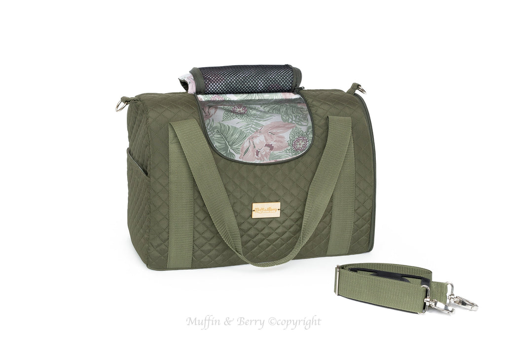 Enclosed Travel Pet Carrier with Waterproof Base