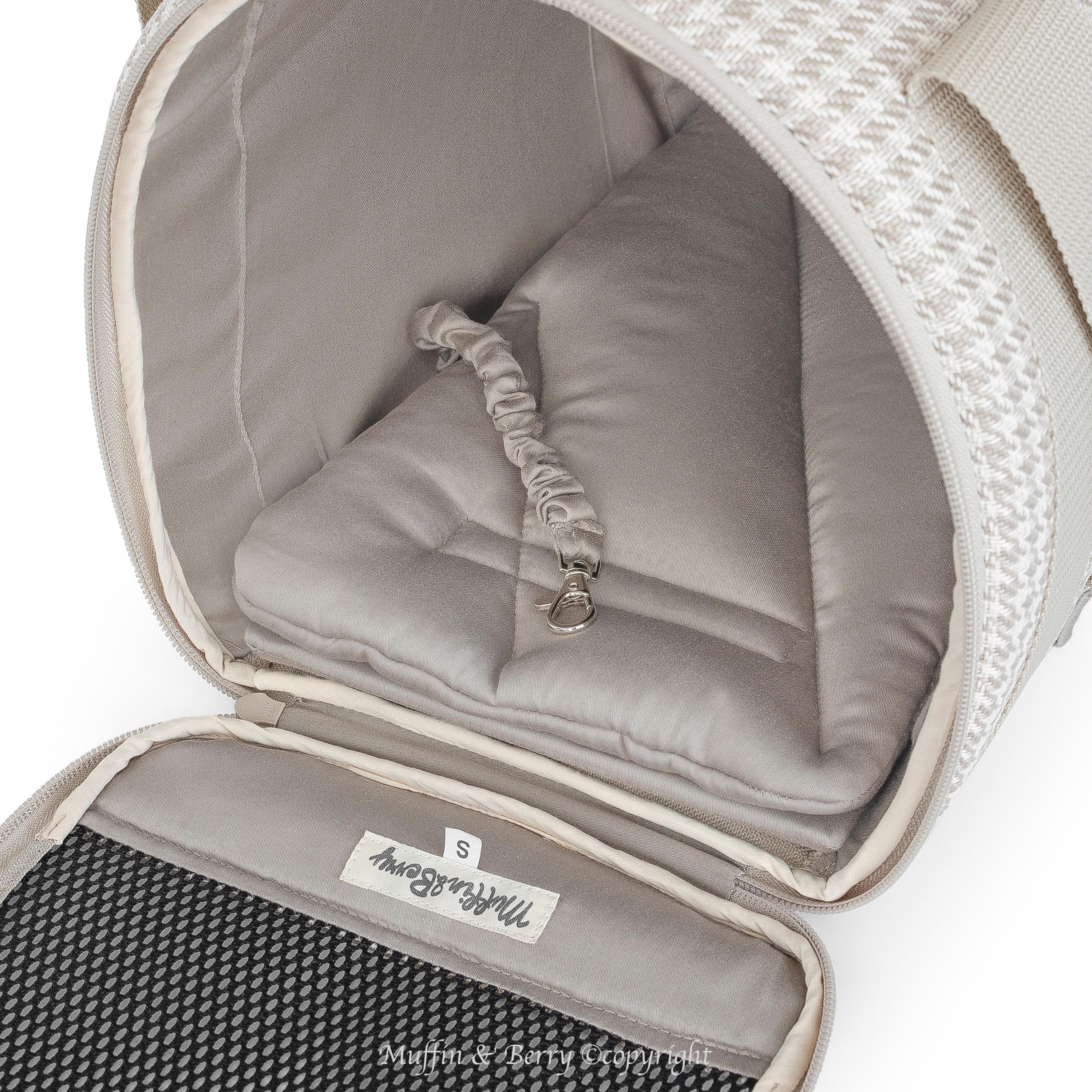 Enclosed Travel Pet Carrier 