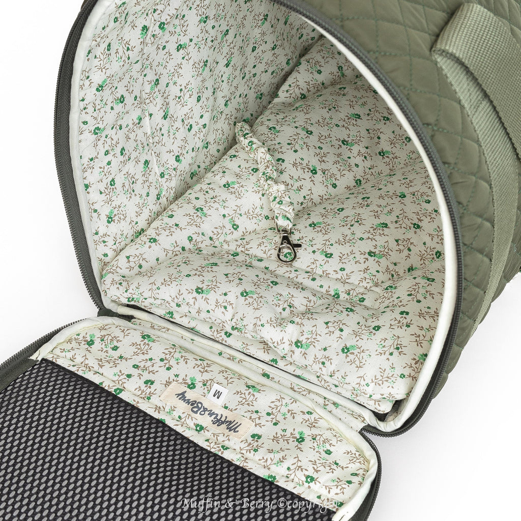 Enclosed Travel Pet Carrier with Waterproof Base